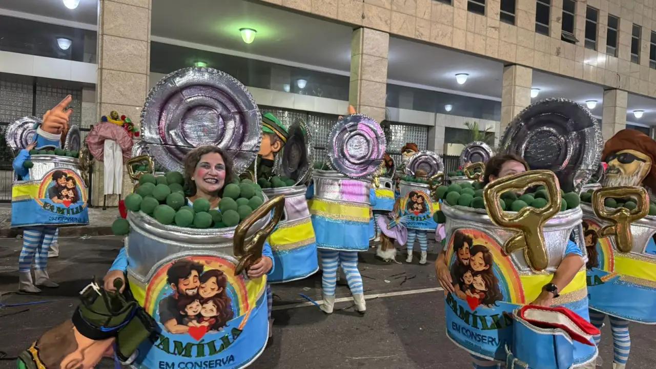Ala da Acadêmicos de Niterói "Neoconservadores em conserva"