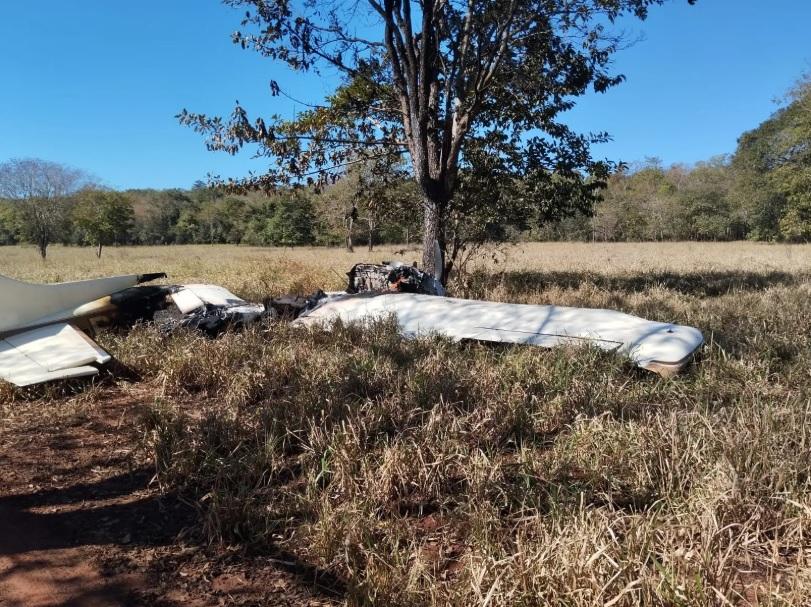 Piloto foi visto carregando um malote com a droga antes de colocar fogo na aeronave.